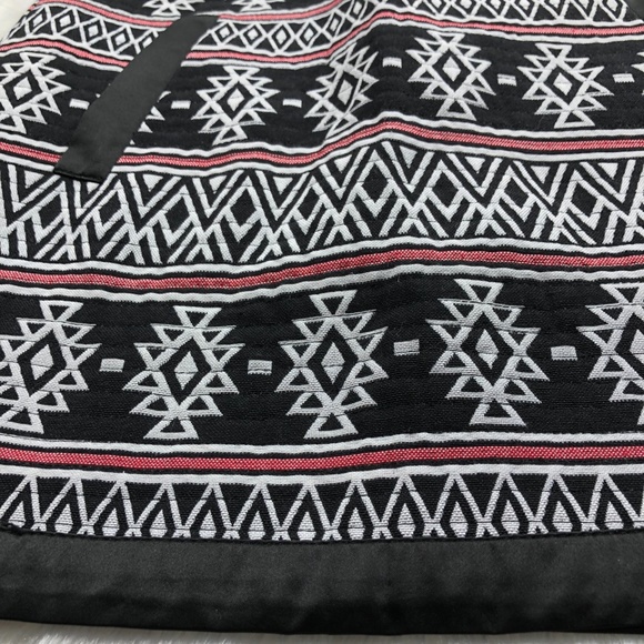 Forever 21 Quilted Aztec Print Mini Skirt Size M - Picture 5 of 5